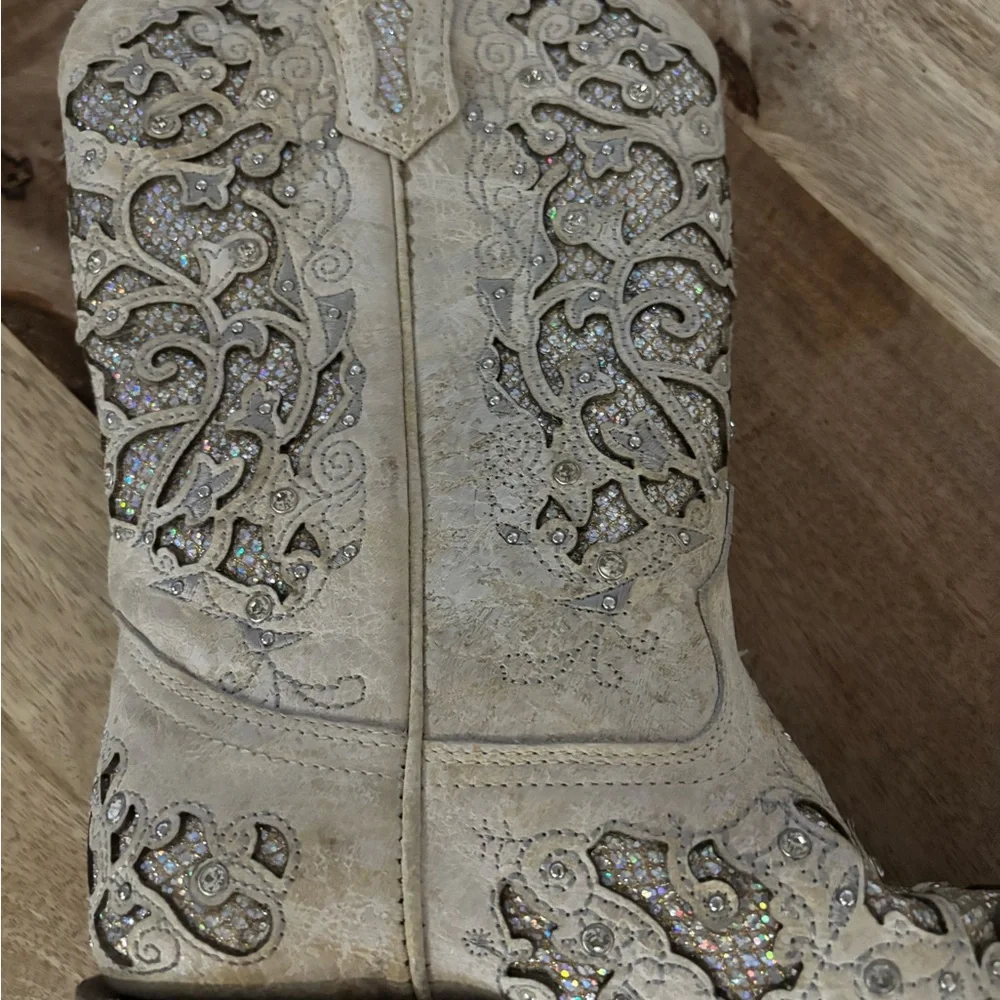 Embellished Cream and Silver Heeled Boots - Picture 4 of 6